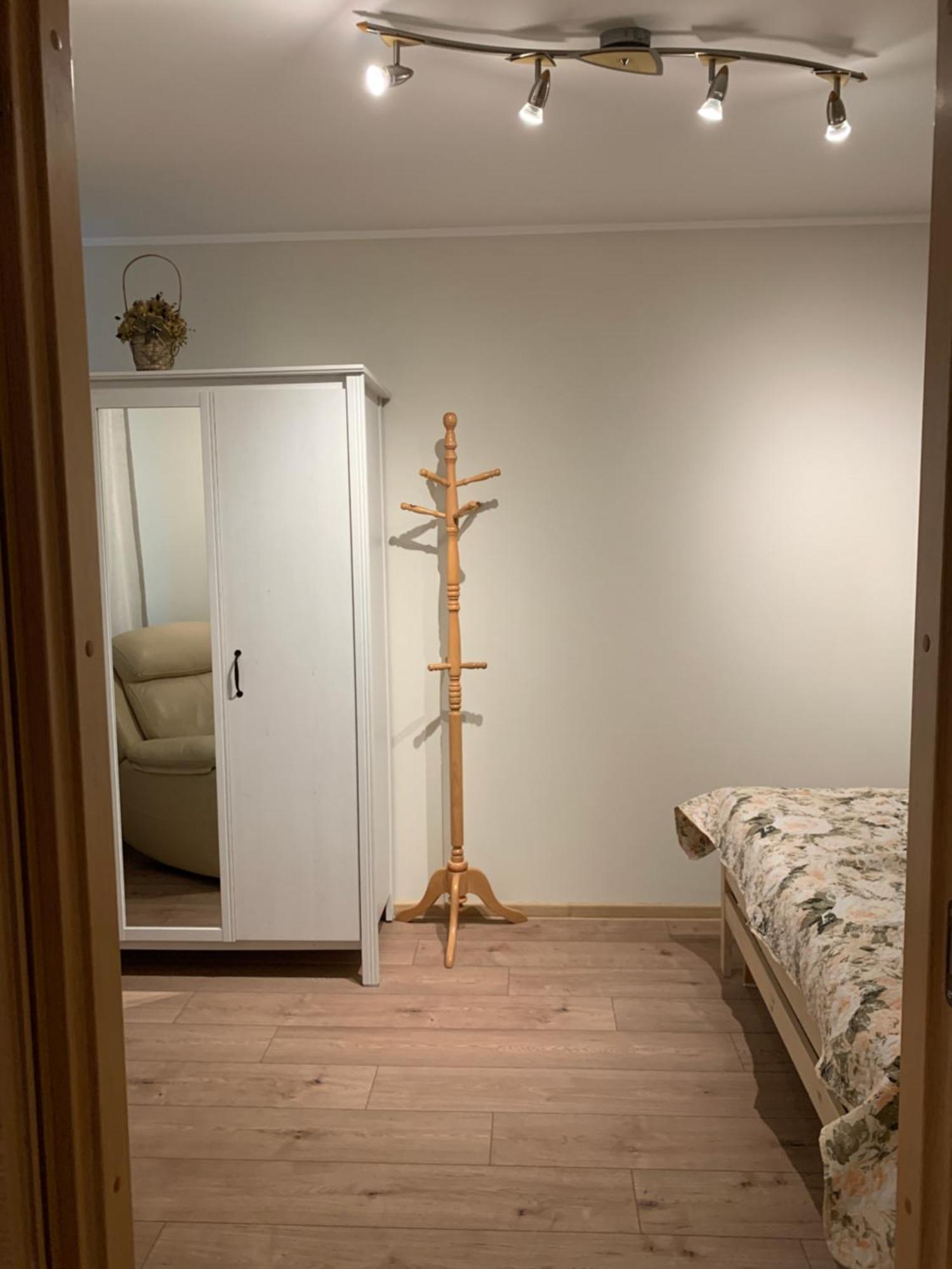 Dikol Two-Room Apartment-Self Check-In & Free Parking Near City Center Tallinn Bagian luar foto