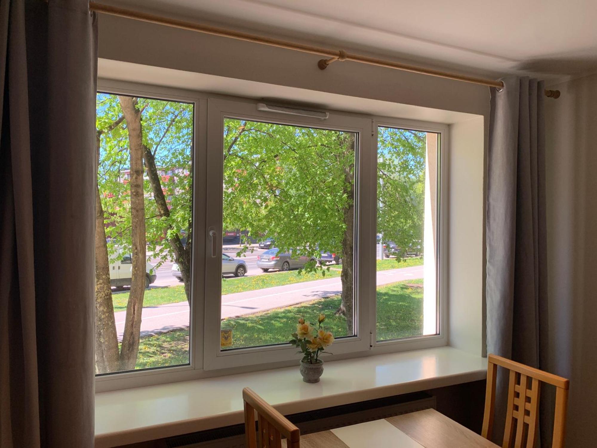 Dikol Two-Room Apartment-Self Check-In & Free Parking Near City Center Tallinn Bagian luar foto