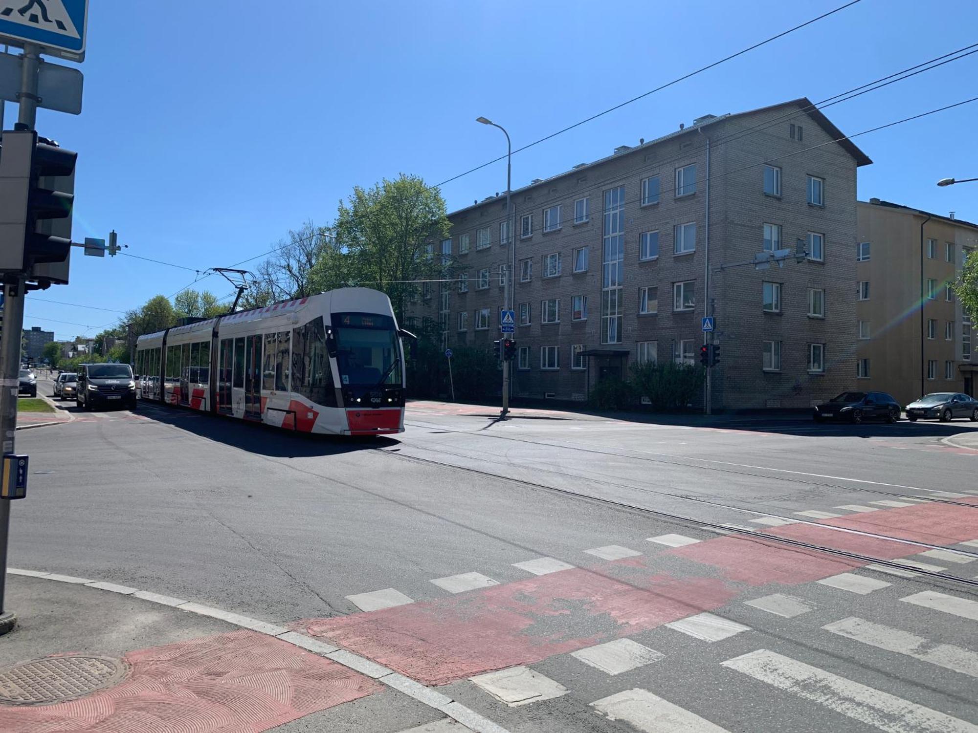 Dikol Two-Room Apartment-Self Check-In & Free Parking Near City Center Tallinn Bagian luar foto