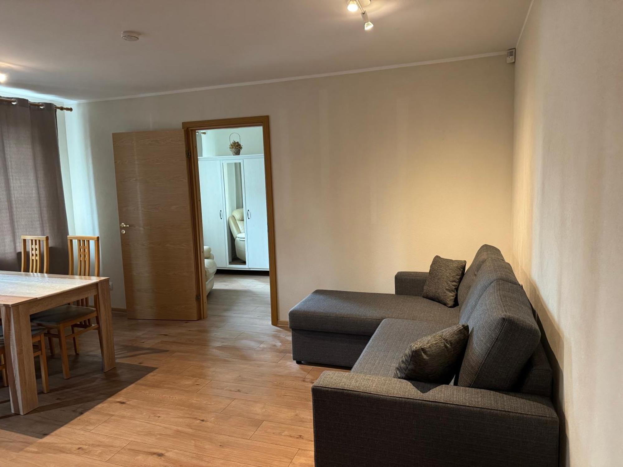 Dikol Two-Room Apartment-Self Check-In & Free Parking Near City Center Tallinn Bagian luar foto
